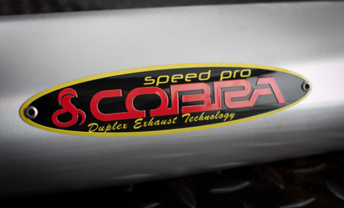 SPEEDPRO COBRA 3 D  Black-red-yellow Nameplate mit Hitzedichtung und Nieten